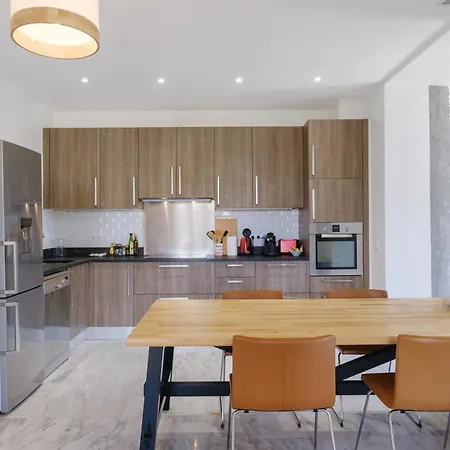 Grand 2 Apartment *