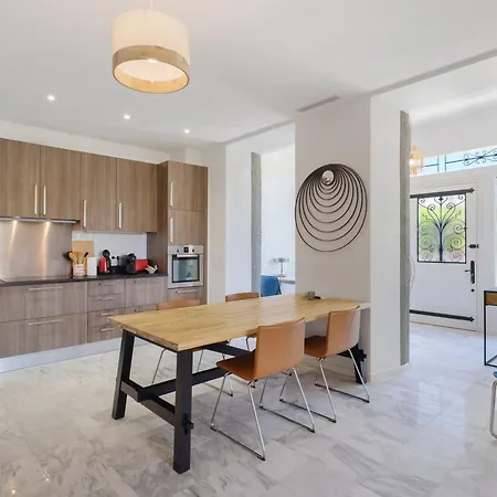 Grand 2 Apartment *